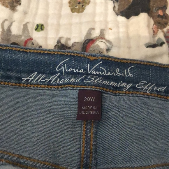 Gloria Vanderbilt NWOT “Amanda” High-Waist Jean Shorts - Picture 3 of 4